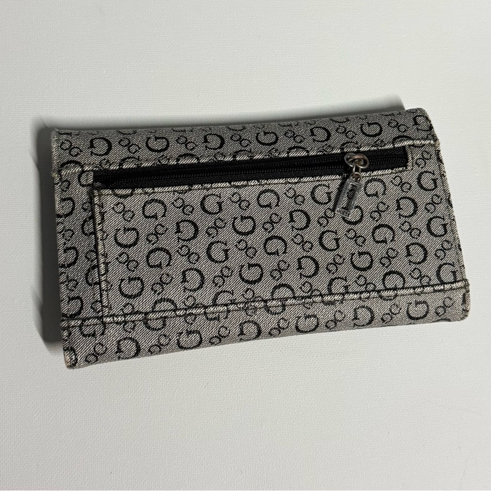 Guess Tri-Fold Signature Print Wallet - Picture 3 of 6